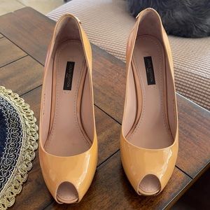 Authentic louis Vuitton shoes size 6